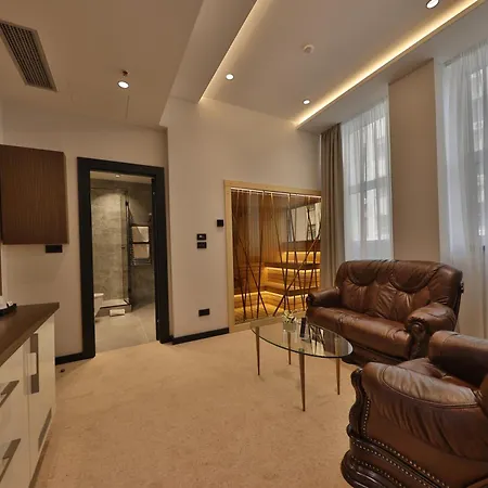 Atera Business Hotel 4*