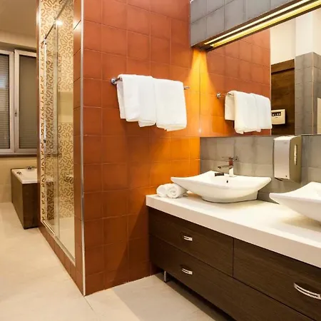 Atera Business Hotel 4*