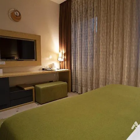 Atera Business Hotel 4*